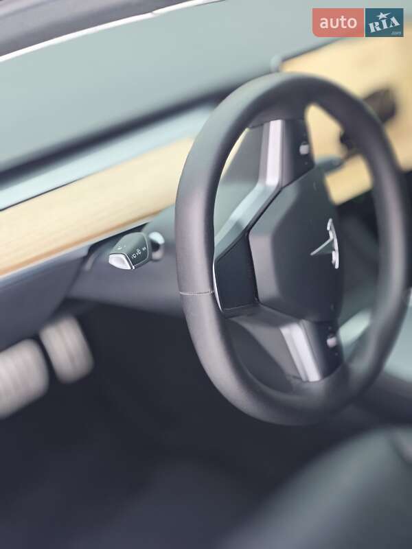 Седан Tesla Model 3 2023 в Фастові