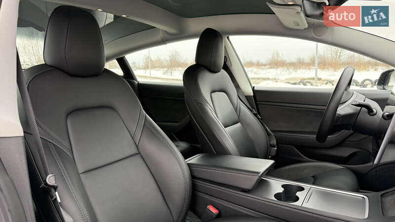 Седан Tesla Model 3 2021 в Львове