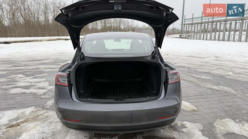 Седан Tesla Model 3 2021 в Львове