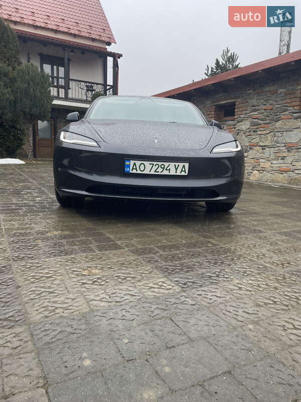 Tesla Model 3 2024
