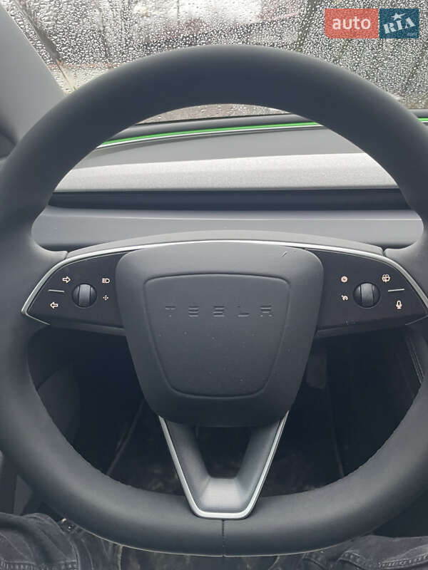 Седан Tesla Model 3 2024 в Ужгороде