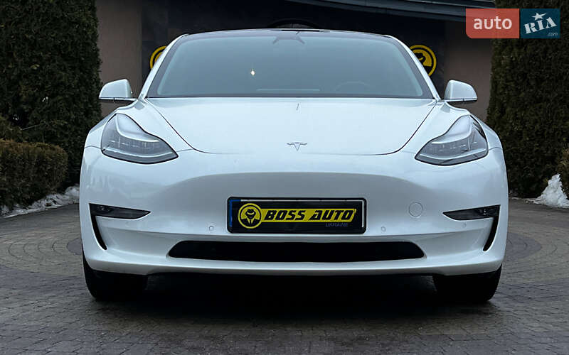 Седан Tesla Model 3 2020 в Львові