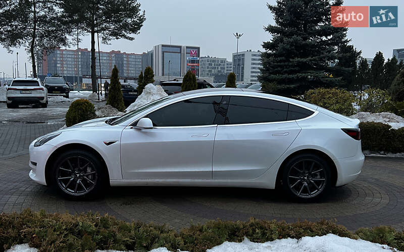 Седан Tesla Model 3 2020 в Львові