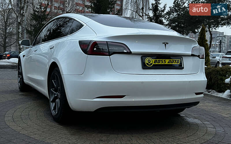 Седан Tesla Model 3 2020 в Львові