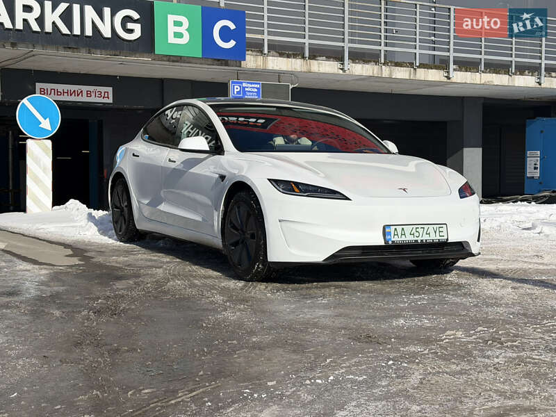 Седан Tesla Model 3 2024 в Києві