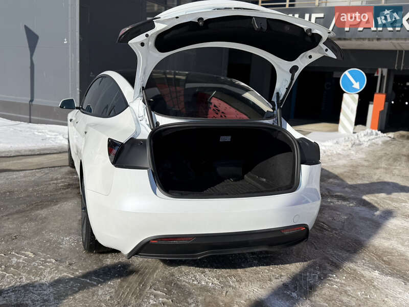 Седан Tesla Model 3 2024 в Києві