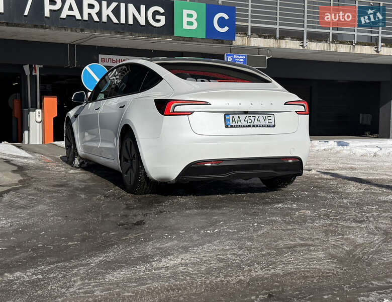 Седан Tesla Model 3 2024 в Києві