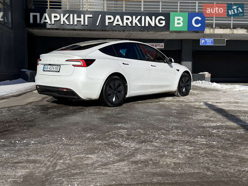 Седан Tesla Model 3 2024 в Києві