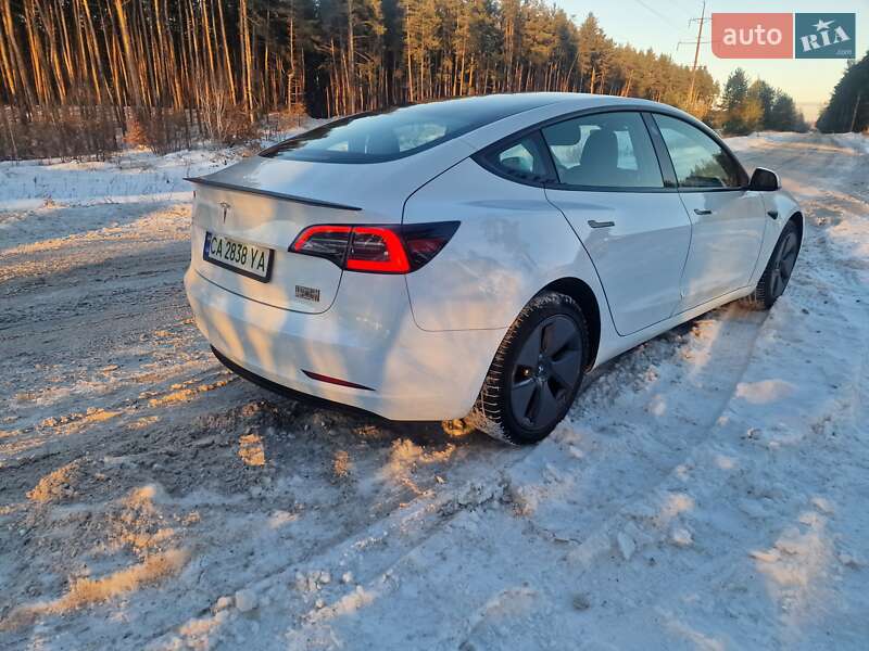 Седан Tesla Model 3 2023 в Києві