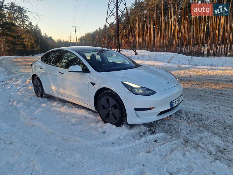 Седан Tesla Model 3 2023 в Києві