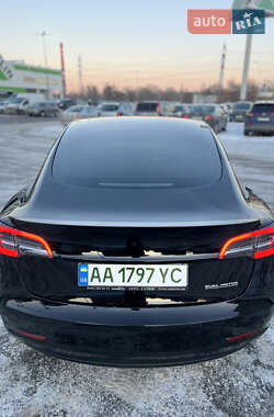Седан Tesla Model 3 2022 в Киеве