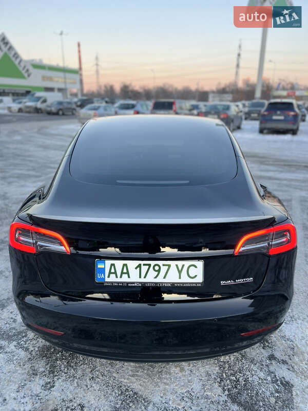 Седан Tesla Model 3 2022 в Киеве