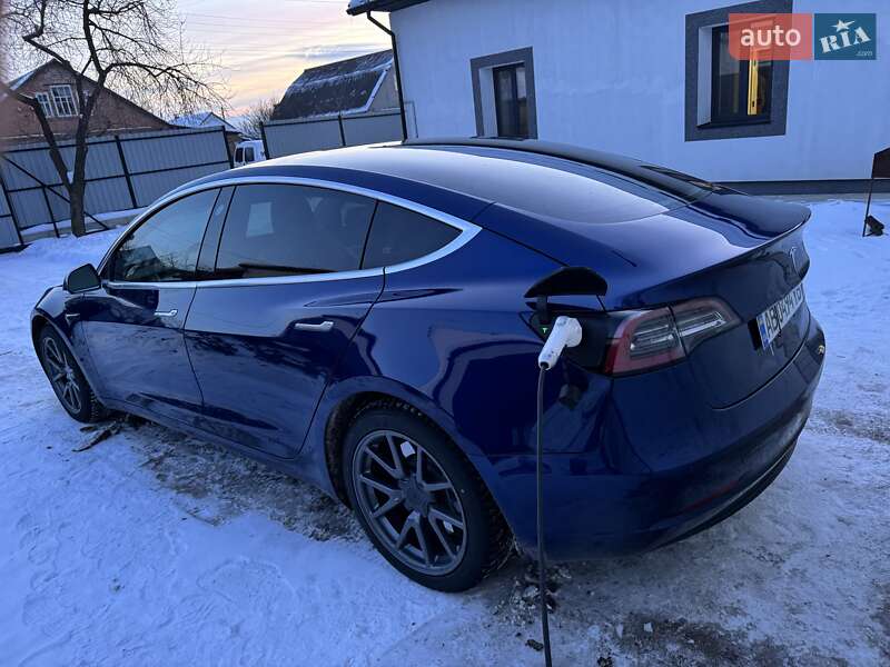 Седан Tesla Model 3 2019 в Виннице