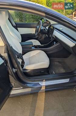 Седан Tesla Model 3 2019 в Трускавце