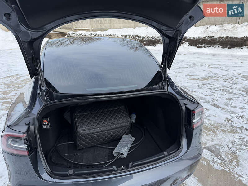 Седан Tesla Model 3 2018 в Золотоноші