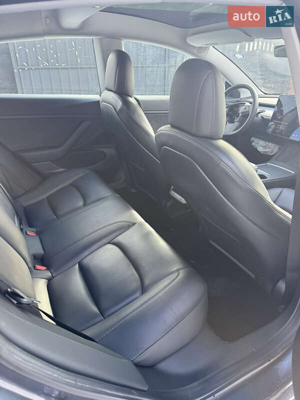 Седан Tesla Model 3 2021 в Луцьку