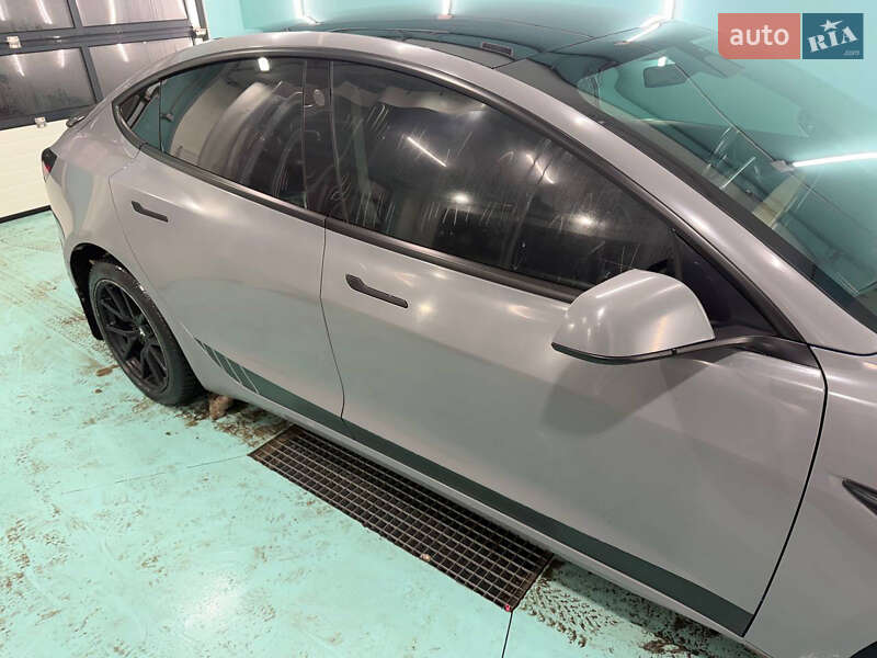 Седан Tesla Model 3 2018 в Києві