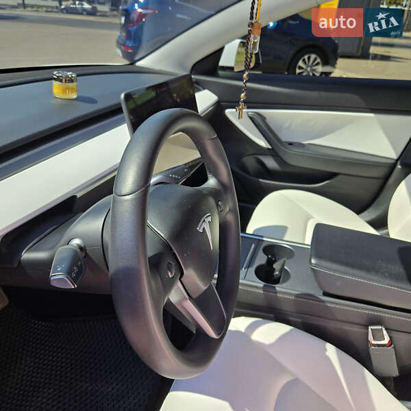 Седан Tesla Model 3 2020 в Кривом Роге