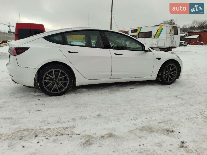 Седан Tesla Model 3 2022 в Ровно