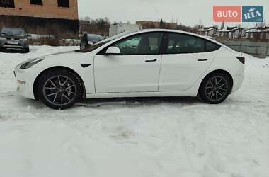 Седан Tesla Model 3 2022 в Ровно
