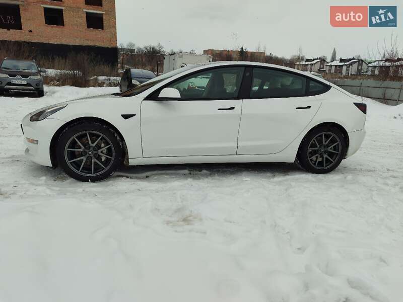 Седан Tesla Model 3 2022 в Ровно