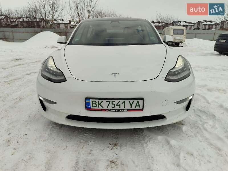 Седан Tesla Model 3 2022 в Ровно