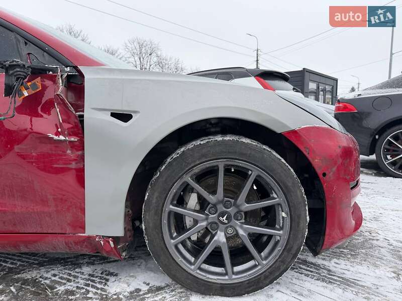Седан Tesla Model 3 2019 в Луцке
