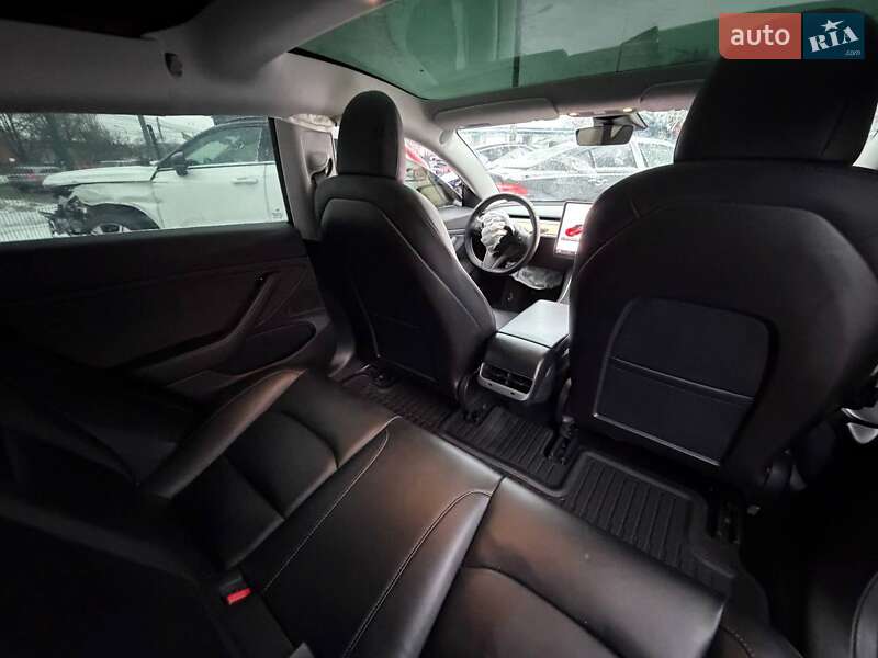 Седан Tesla Model 3 2019 в Луцке