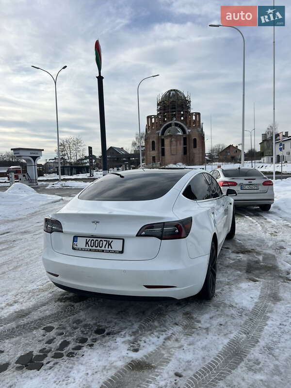 Седан Tesla Model 3 2020 в Львове