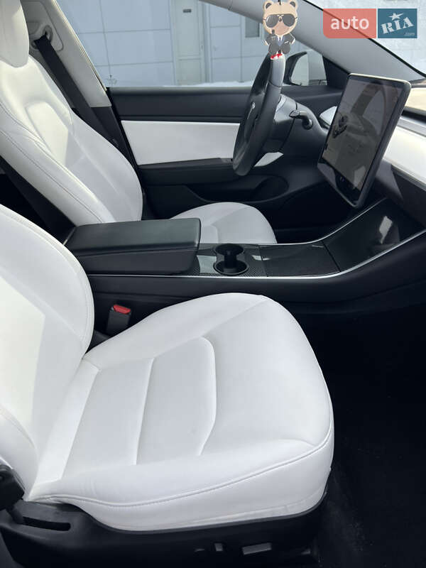 Седан Tesla Model 3 2020 в Львове