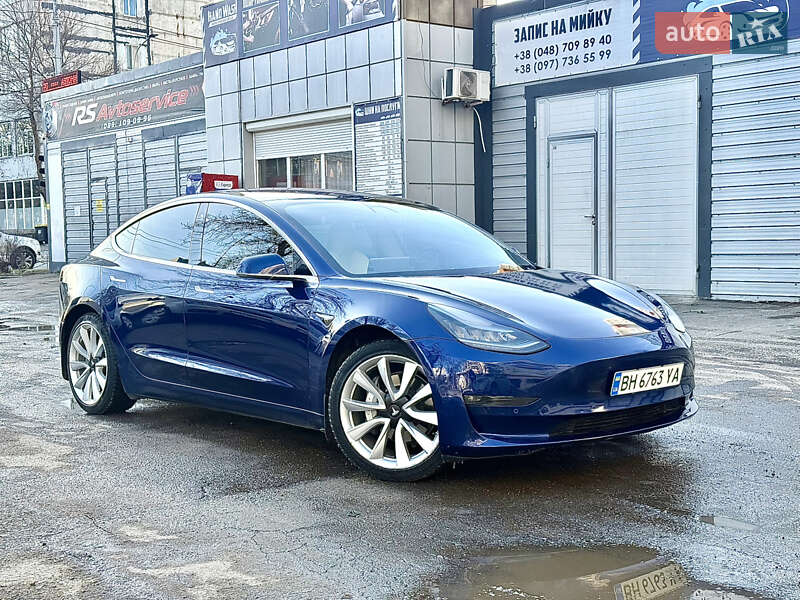 Седан Tesla Model 3 2018 в Одесі