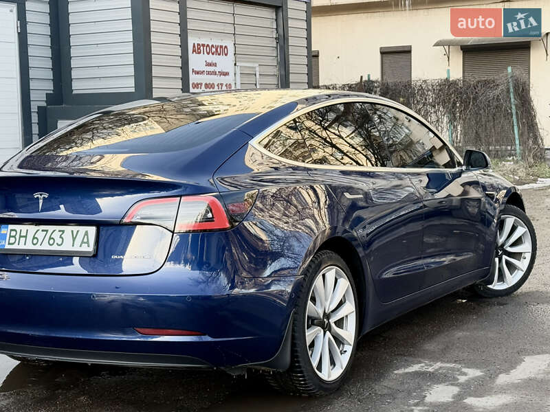 Седан Tesla Model 3 2018 в Одесі