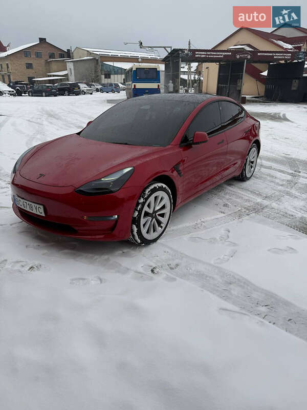 Седан Tesla Model 3 2022 в Бродах