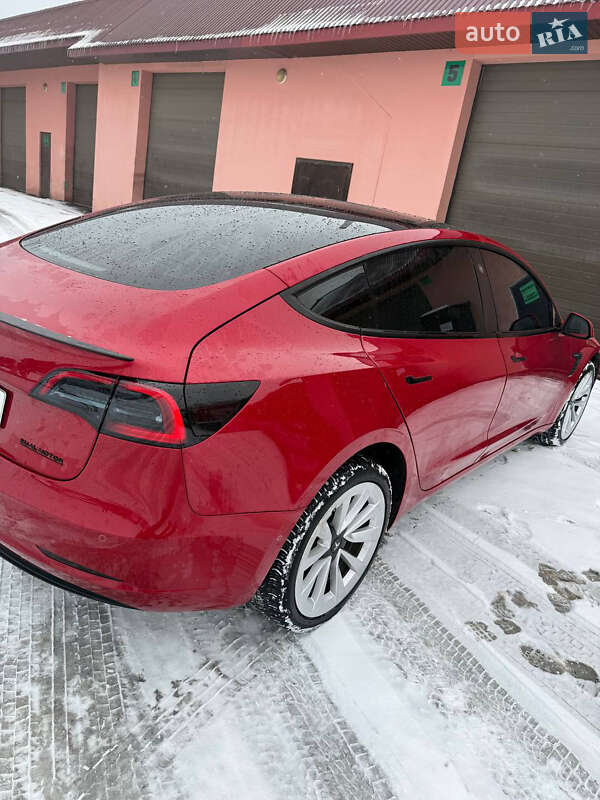 Седан Tesla Model 3 2022 в Бродах
