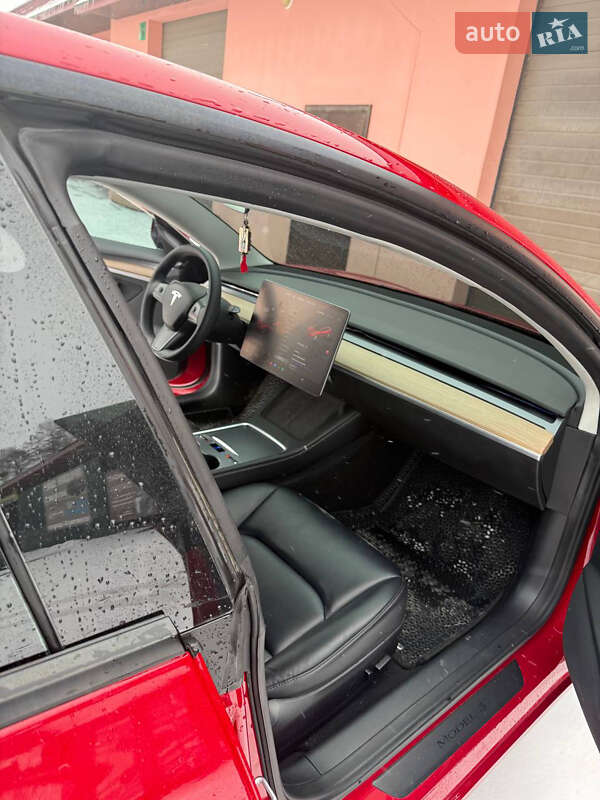 Седан Tesla Model 3 2022 в Бродах