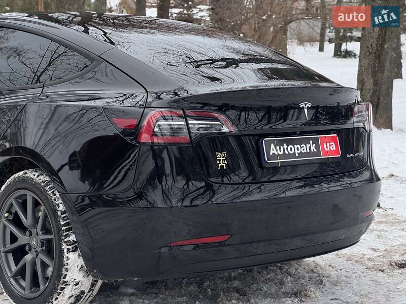 Седан Tesla Model 3 2022 в Киеве