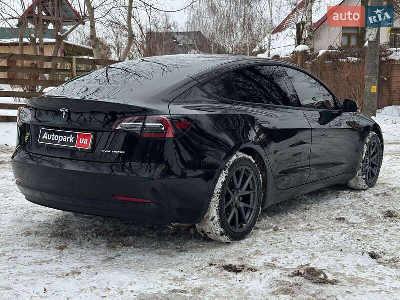 Седан Tesla Model 3 2022 в Киеве