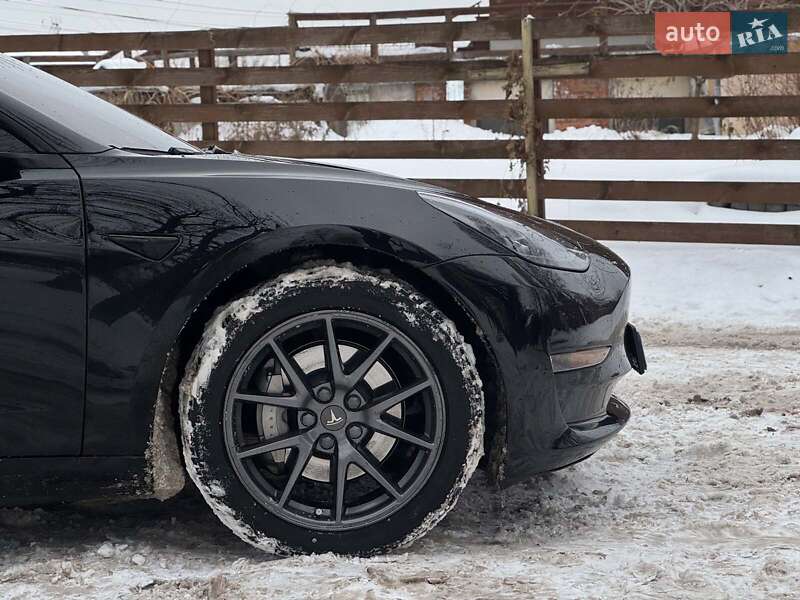 Седан Tesla Model 3 2022 в Киеве