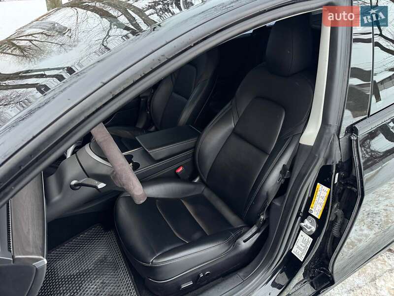 Седан Tesla Model 3 2022 в Киеве