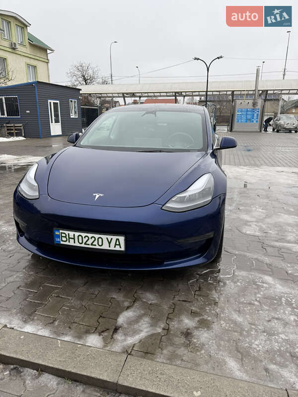 Седан Tesla Model 3 2023 в Одессе