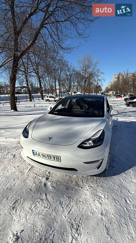 Седан Tesla Model 3 2018 в Киеве фото Седан Tesla Model 3 2018 в Киеве