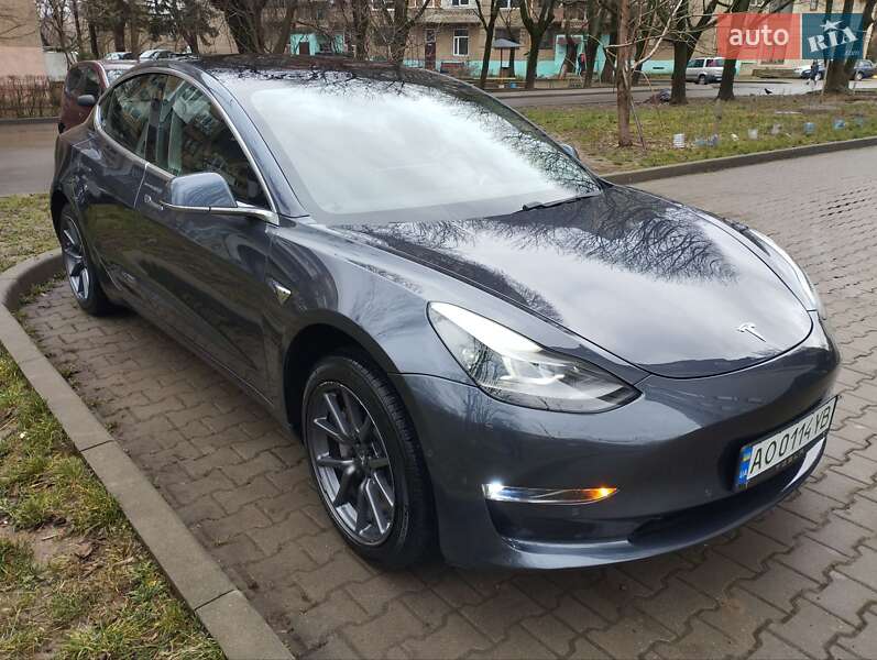 Седан Tesla Model 3 2018 в Ужгороді