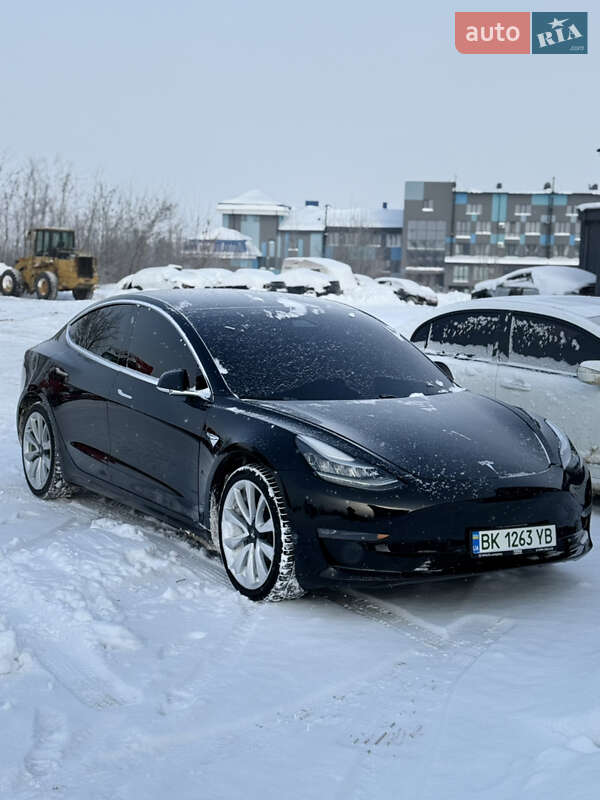 Седан Tesla Model 3 2019 в Рівному