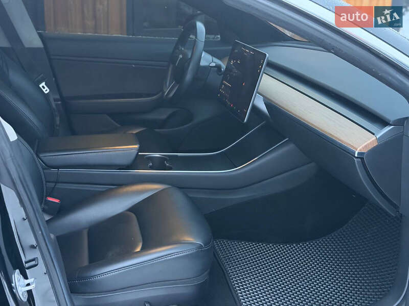Седан Tesla Model 3 2019 в Рівному