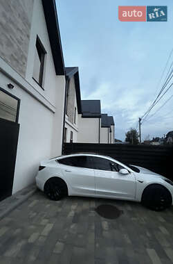Седан Tesla Model 3 2019 в Виннице