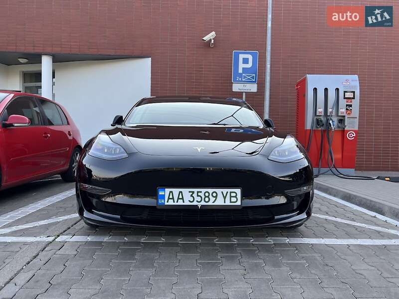 Седан Tesla Model 3 2023 в Києві