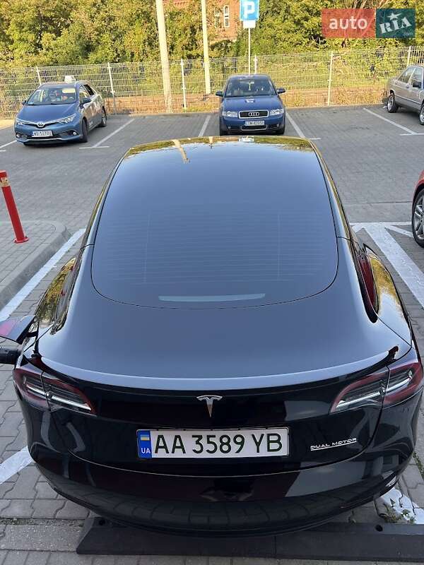 Седан Tesla Model 3 2023 в Києві