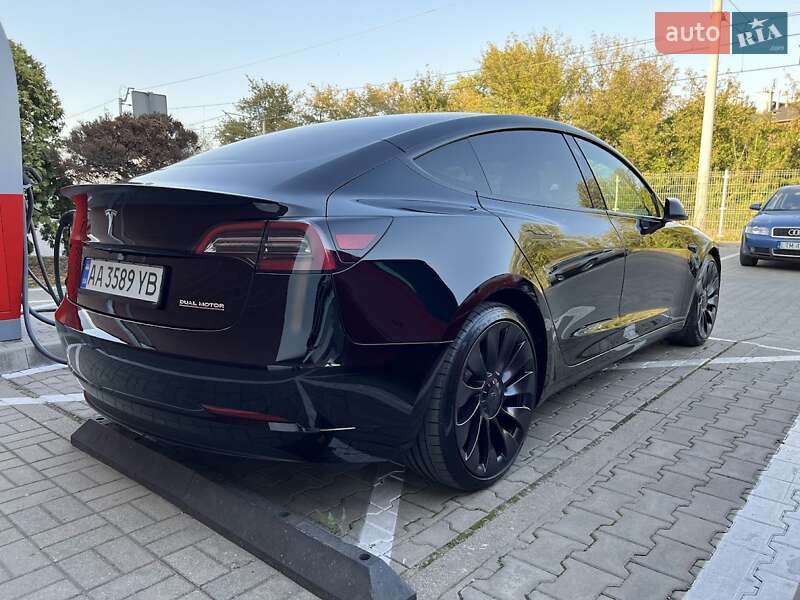 Седан Tesla Model 3 2023 в Києві