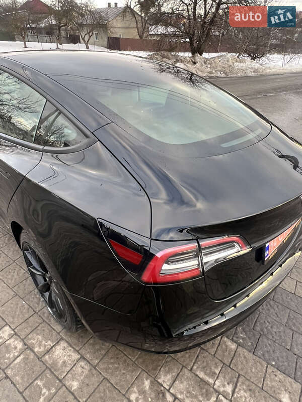 Седан Tesla Model 3 2022 в Львові