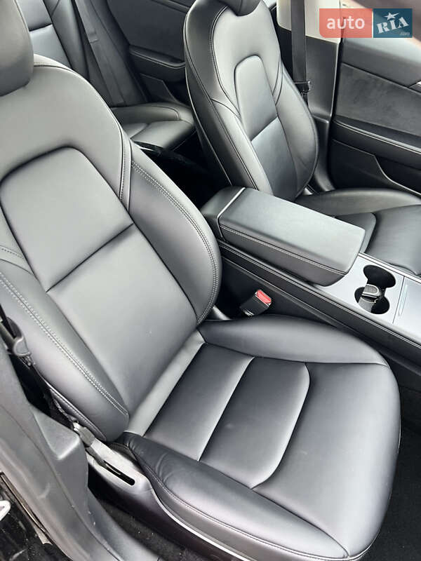 Седан Tesla Model 3 2022 в Львові